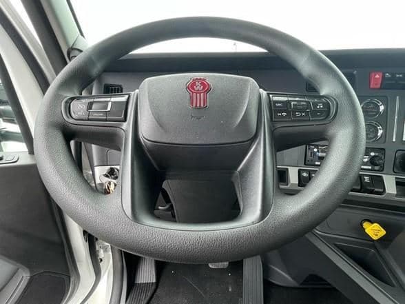 2025 Kenworth T880 image 12