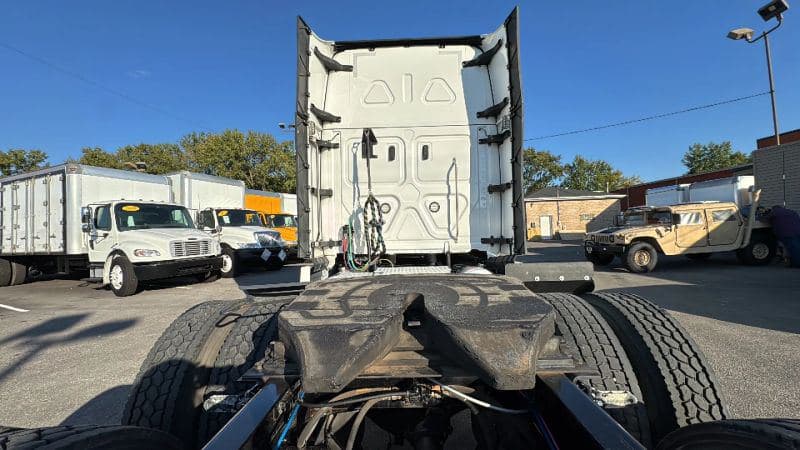 2021 Freightliner Cascadia image 12