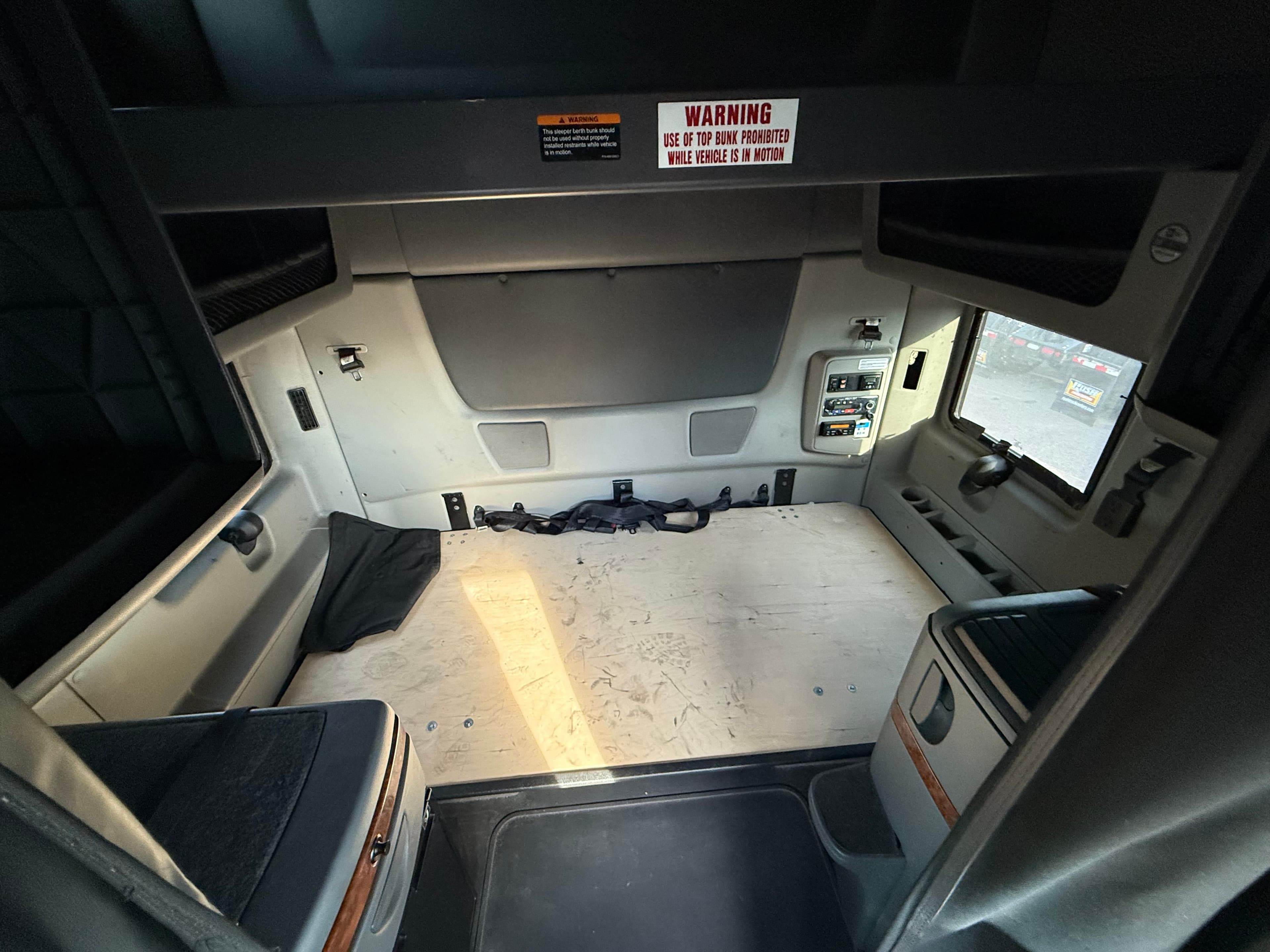 2020 International LT625 image 11