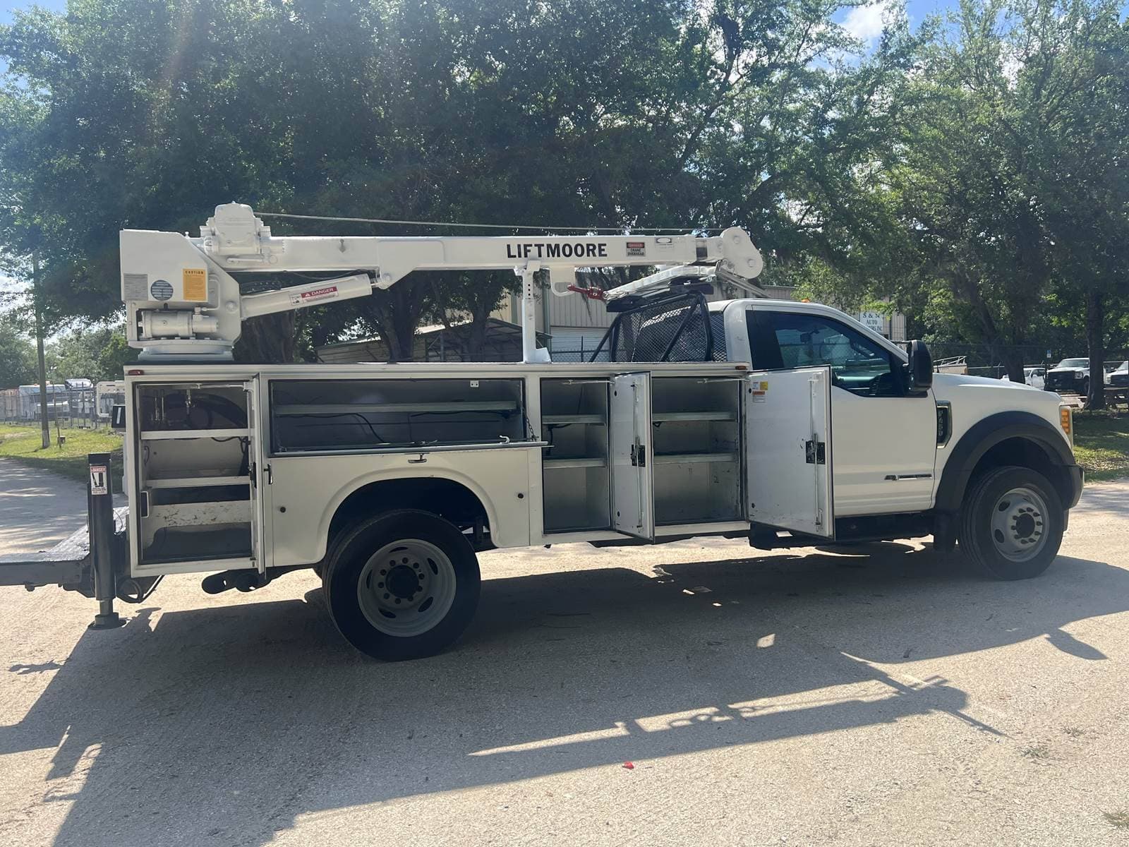 2017 Ford F-450 image 8
