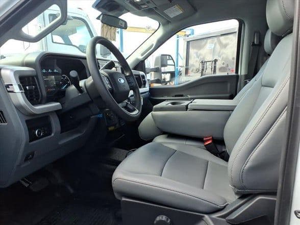 2025 Ford F550 image 15