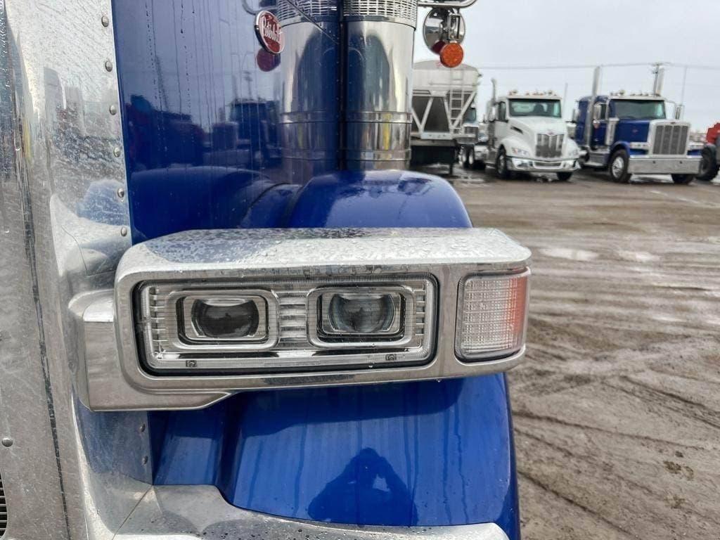 2027 Peterbilt 589 image 10