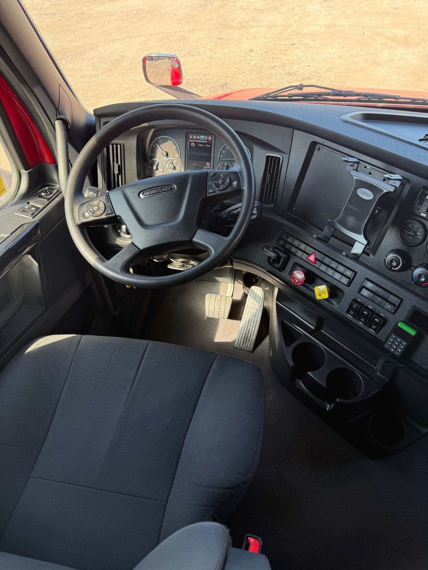 2025 Freightliner - 250k - 475HP - 2.85 axel image 21