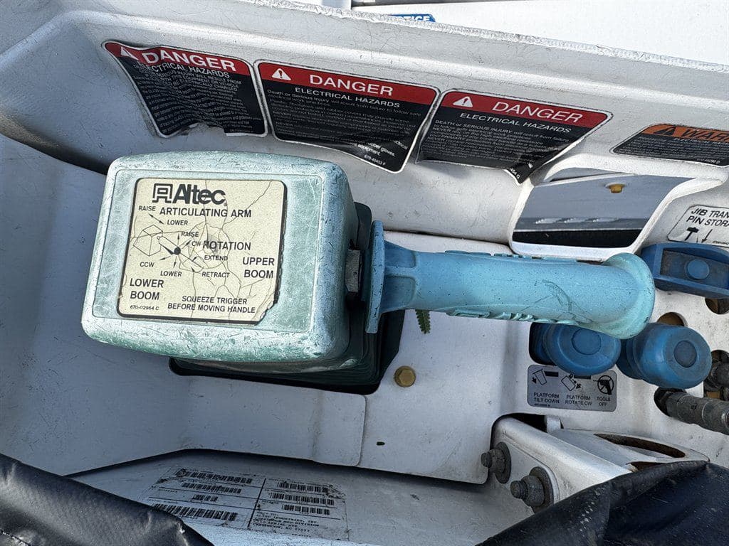 2017 Freightliner M2-106 image 36