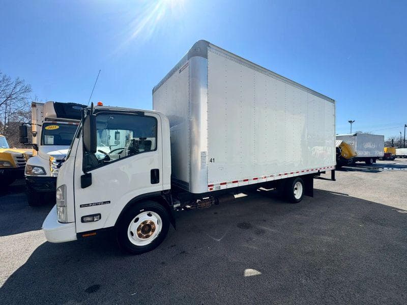 2019 Isuzu NPR image 4