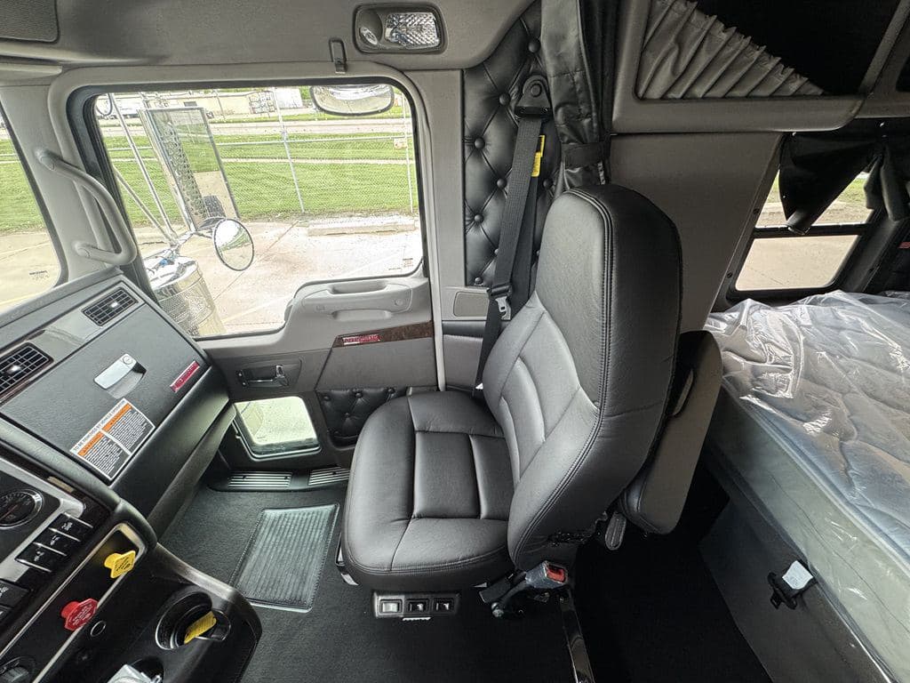 New 2027 KENWORTH W900L image 16