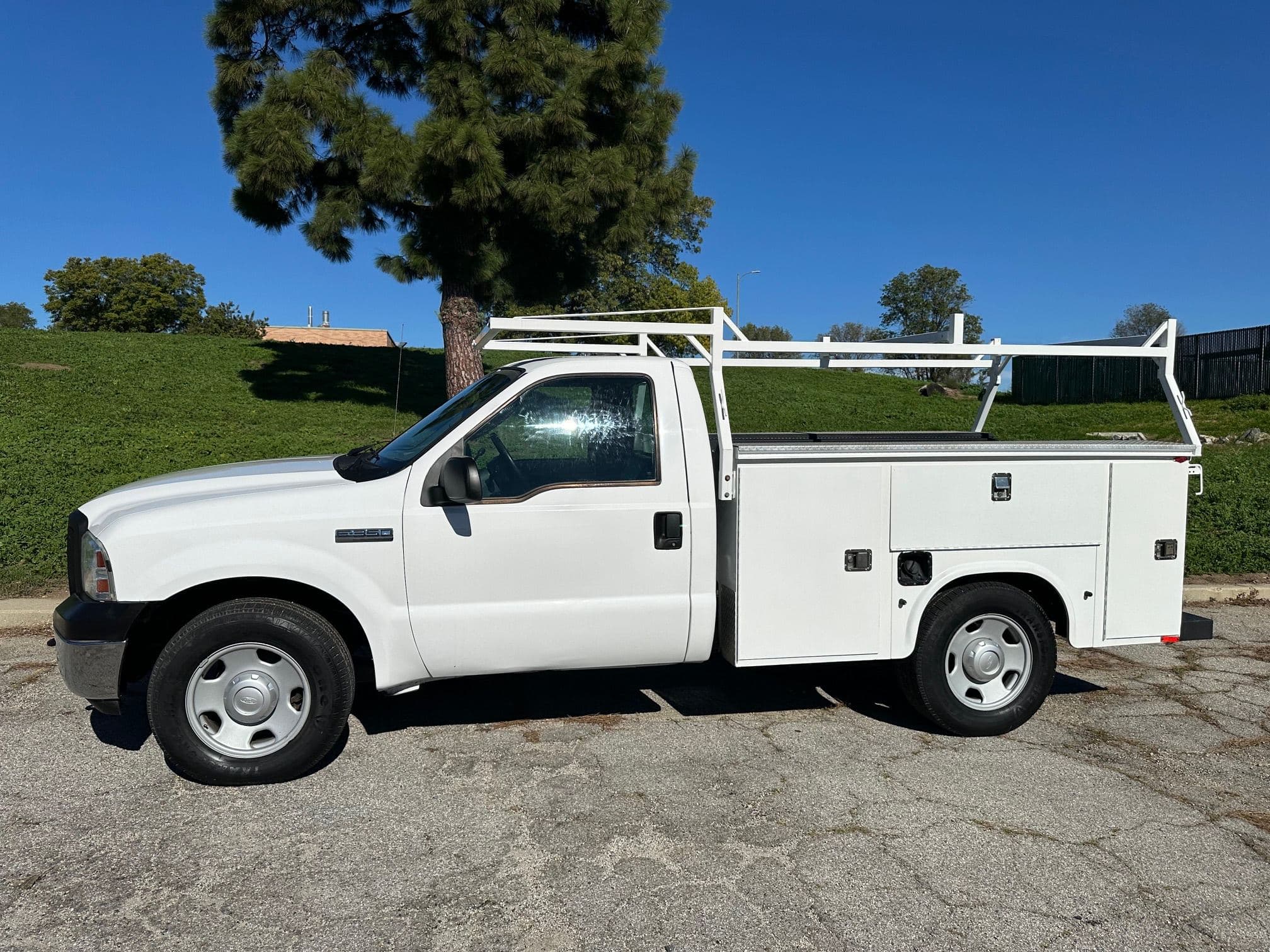 2005 FORD F350 Service Truck with Liftgate 13495 image 2