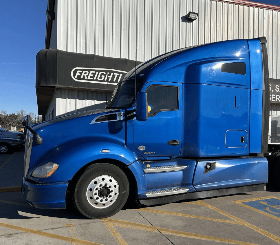 2020 Kenworth T680 image 1