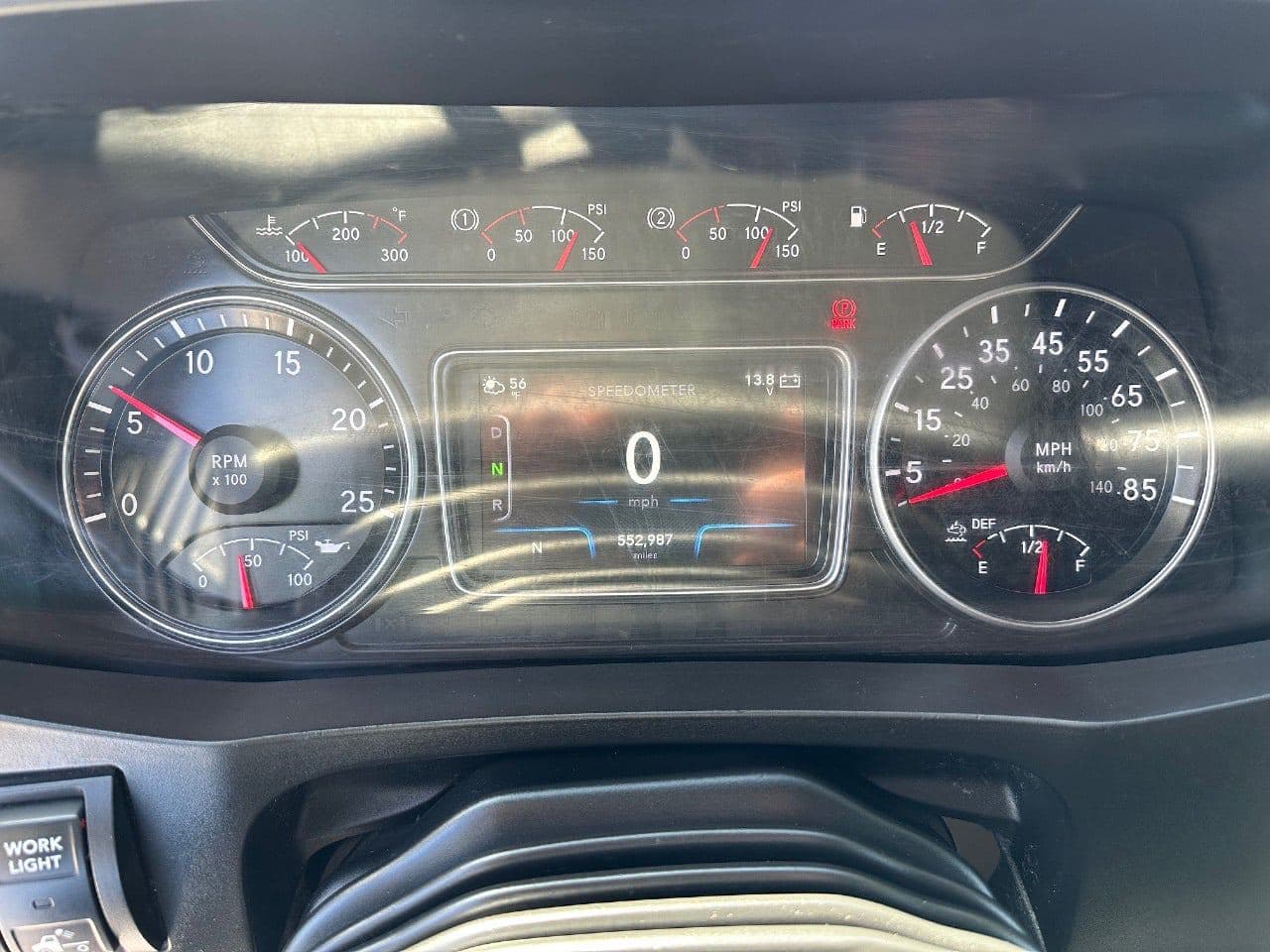 2018 International LT625 image 21