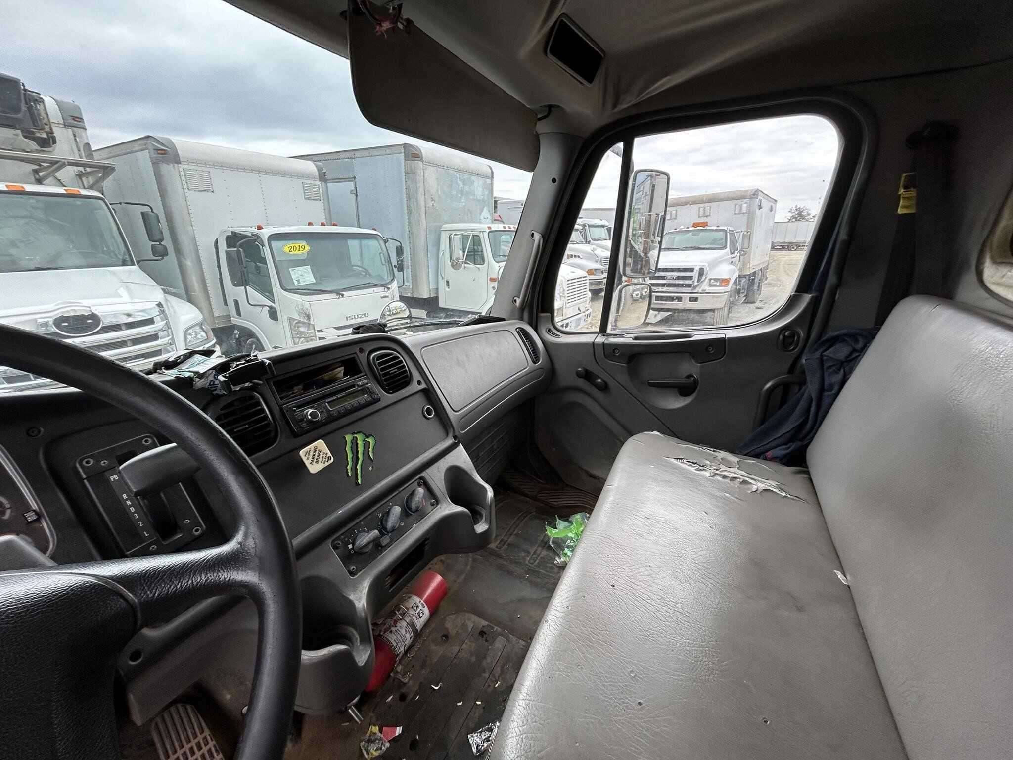 2017 Freightliner M2 image 5