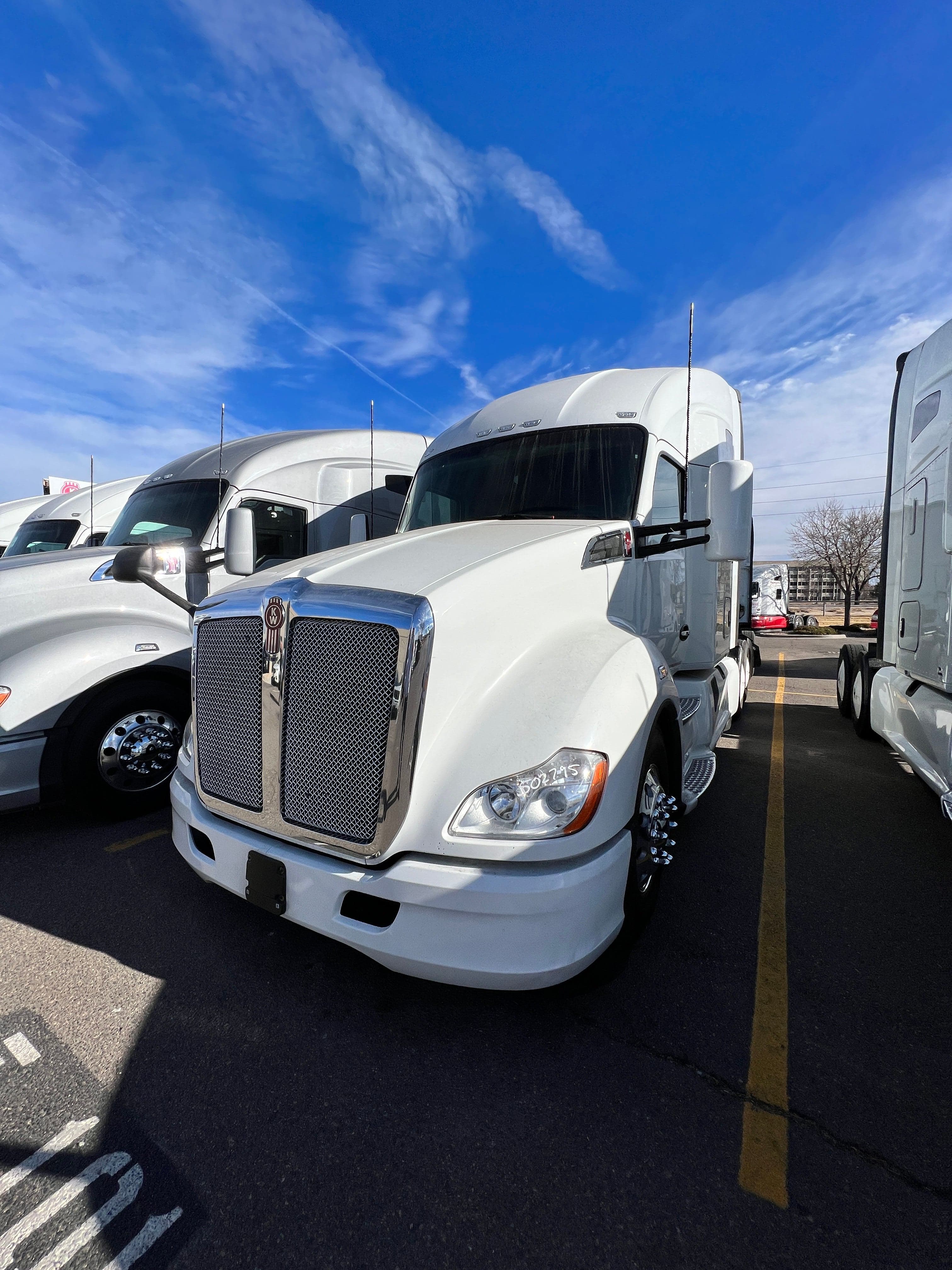 2020 Kenworth T680 image 1