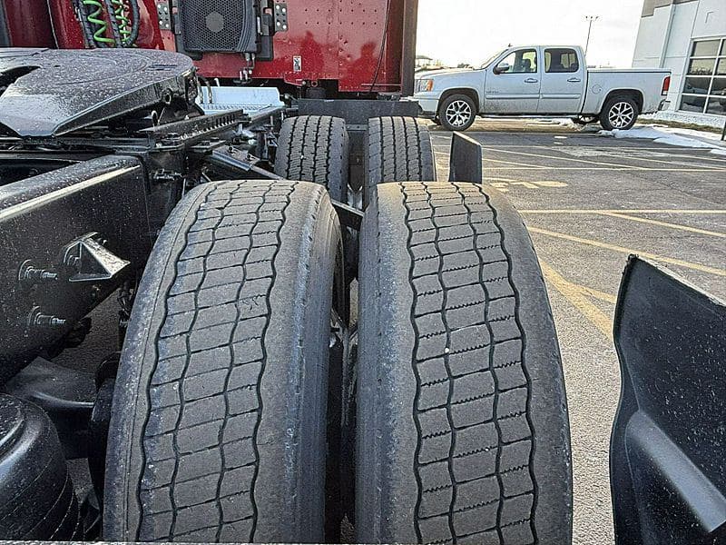 2023 Peterbilt 579 image 5