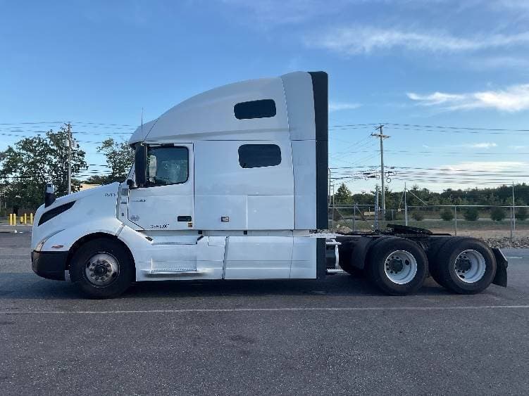 2022 Volvo VNL image 4