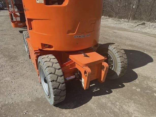 2016 JLG E300AJ image 7