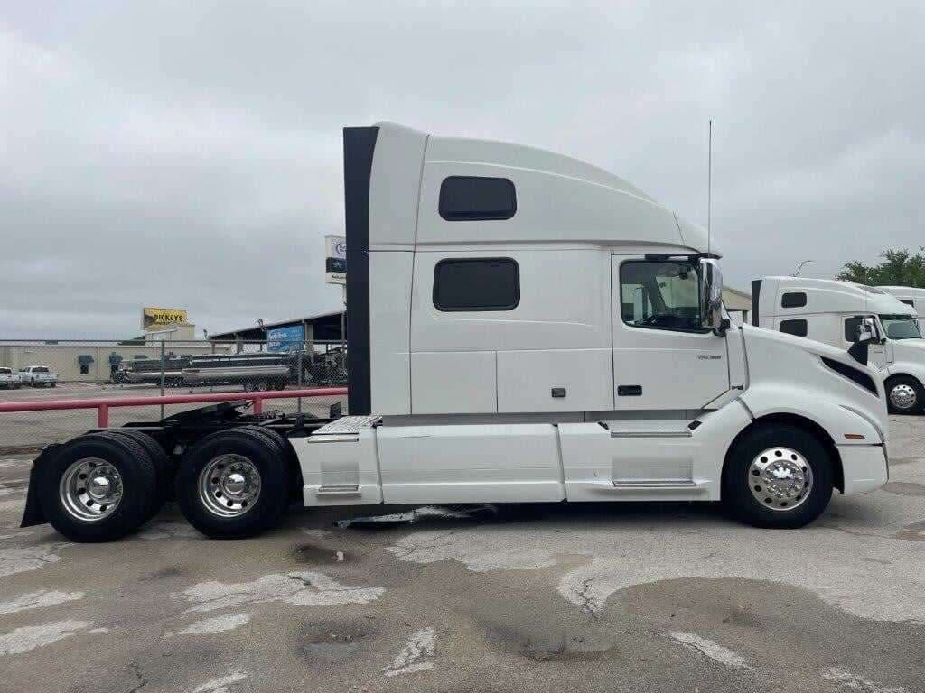 2022 Volvo VNL image 4