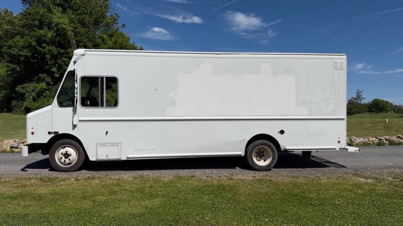 2014 Freightliner MT45 image 2