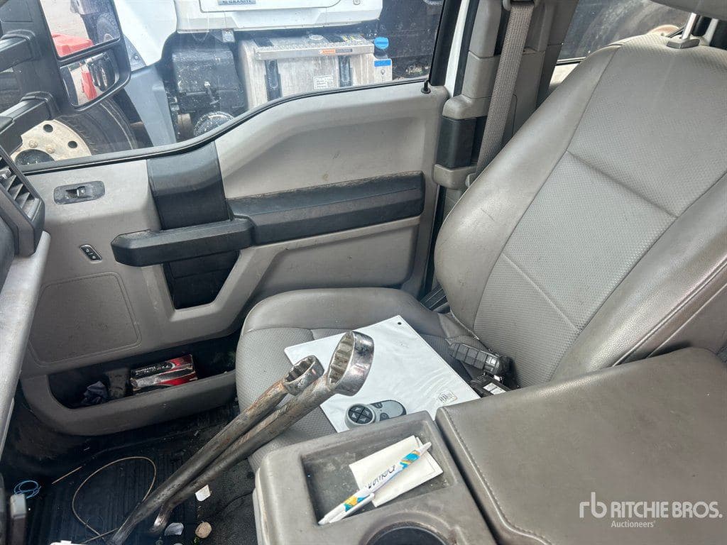 2018 Ford F550sd image 13