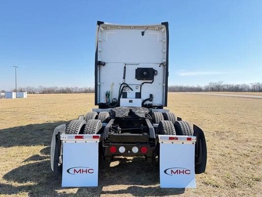 2023 Kenworth T680 image 8