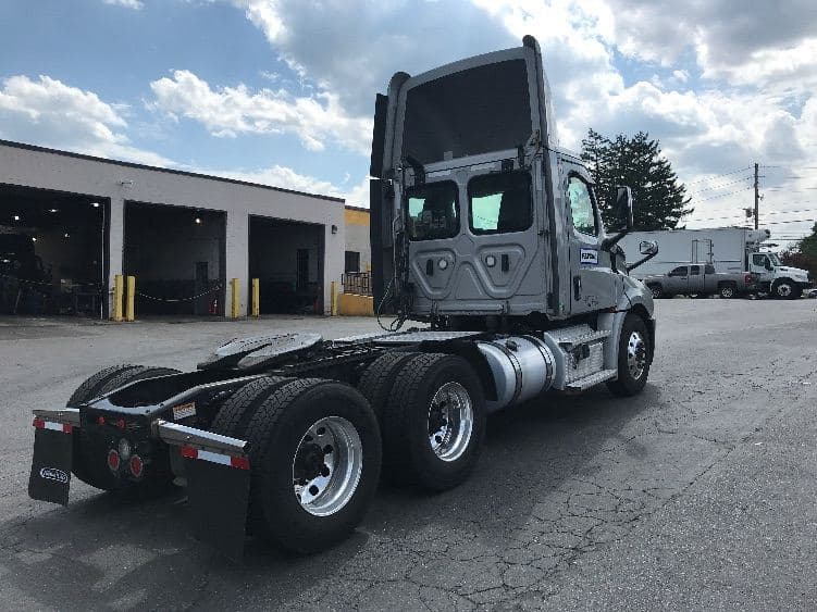 2020 Freightliner Cascadia 126 image 7