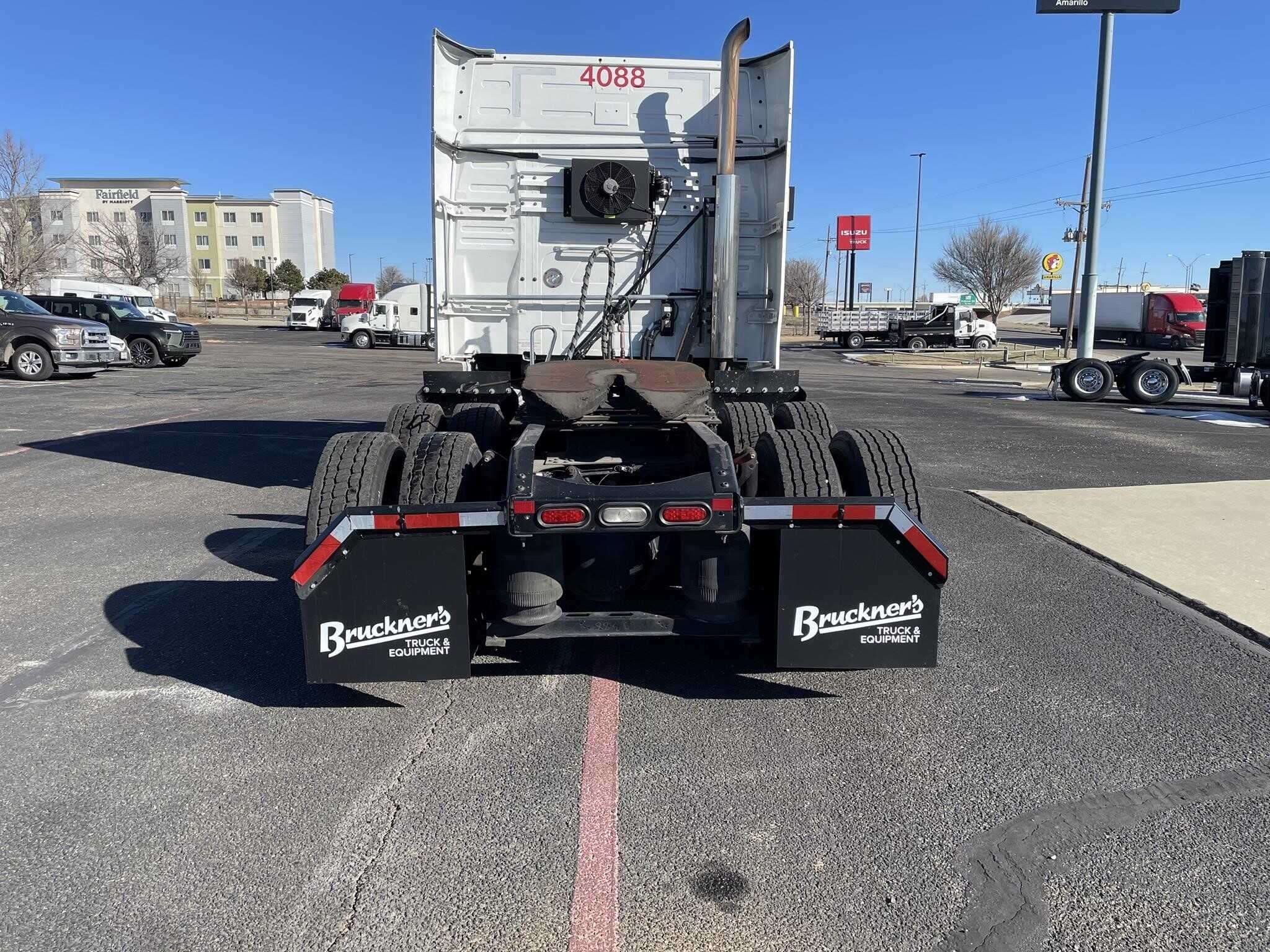 2020 Volvo VNL64T740 image 4