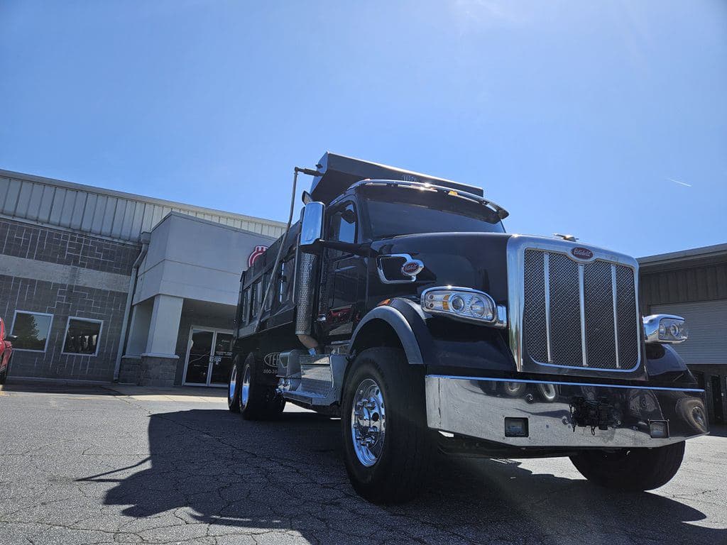 Used 2024 PETERBILT 567 image 4