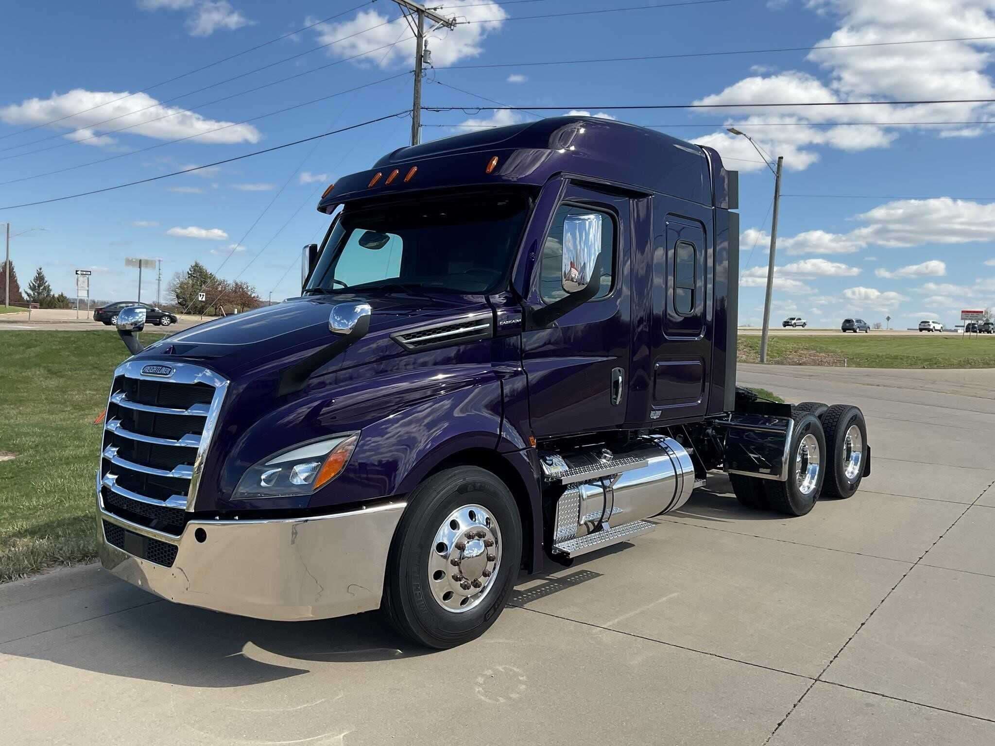 2023 Freightliner Cascadia 126 image 4