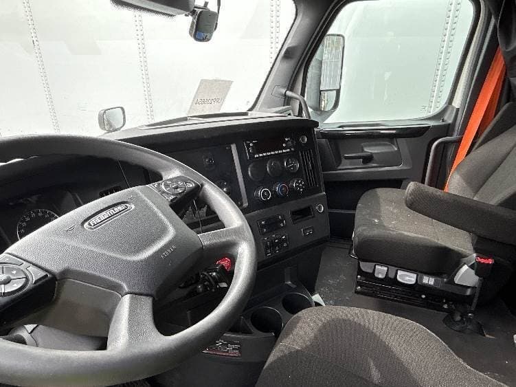 2023 Freightliner Cascadia 126 image 4