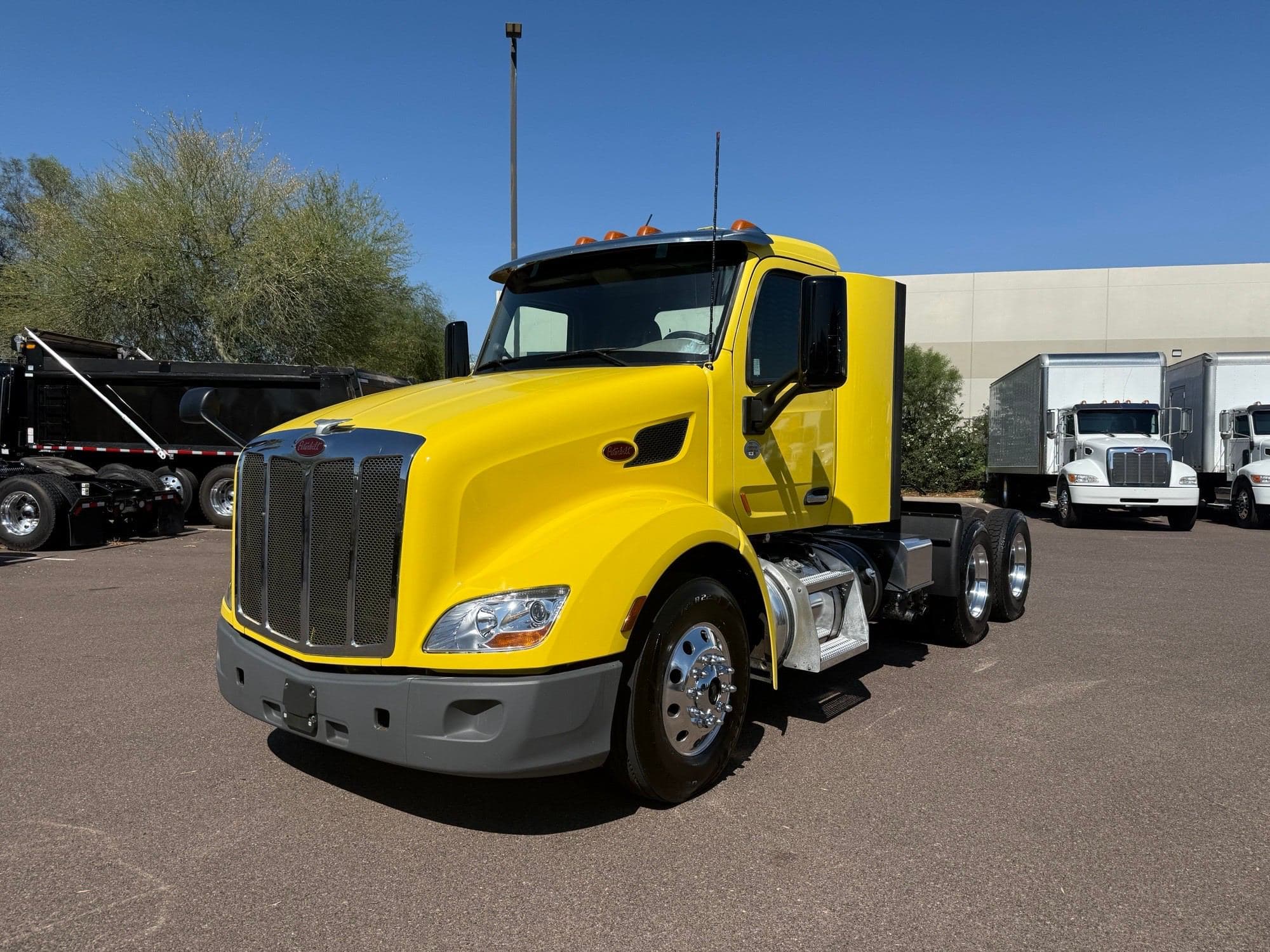 2021 Peterbilt 579 image 1