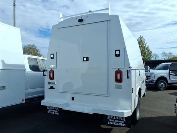 2025 Ford F550 image 4