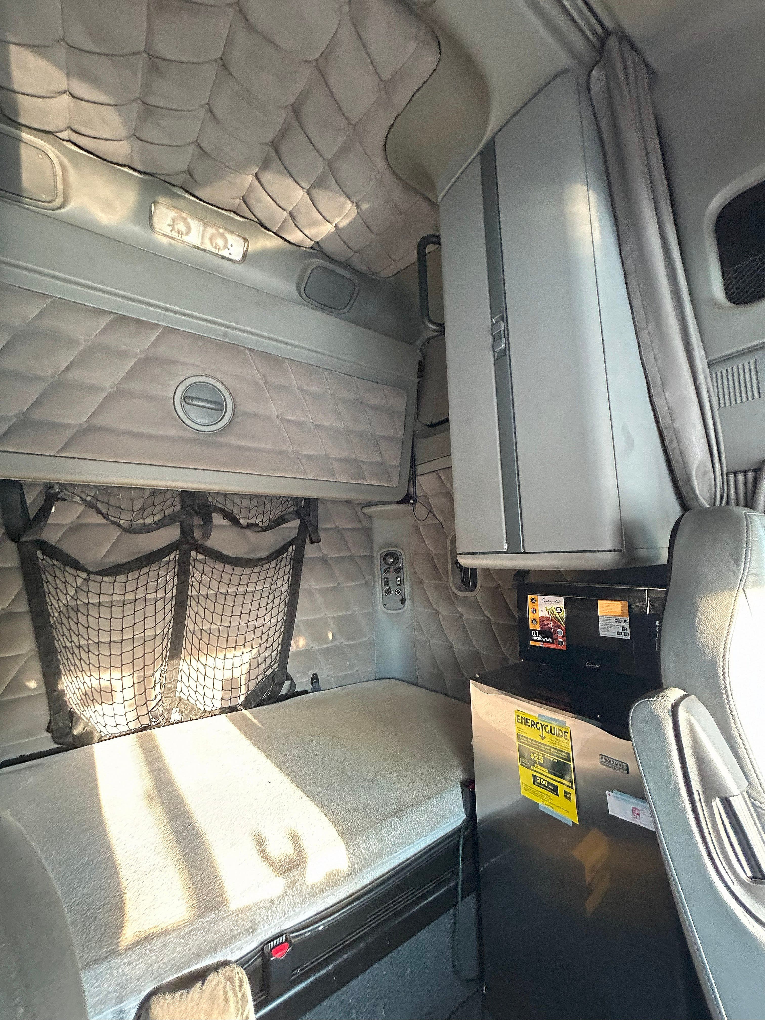 2007 Freightliner ST120 image 7