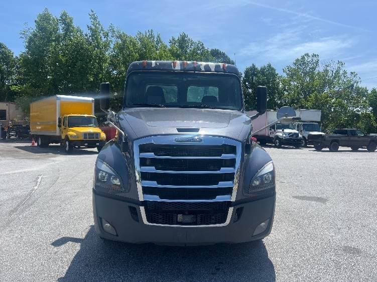 2019 Freightliner Cascadia 126 Day Cab Truck - 455HP, 12 Speed Automatic image 2