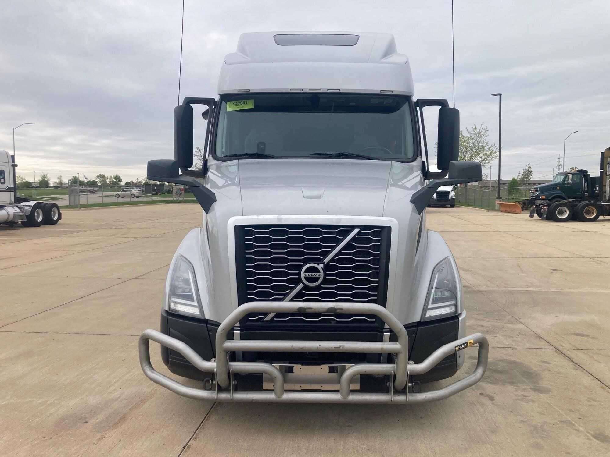 2022 Volvo VNL image 3