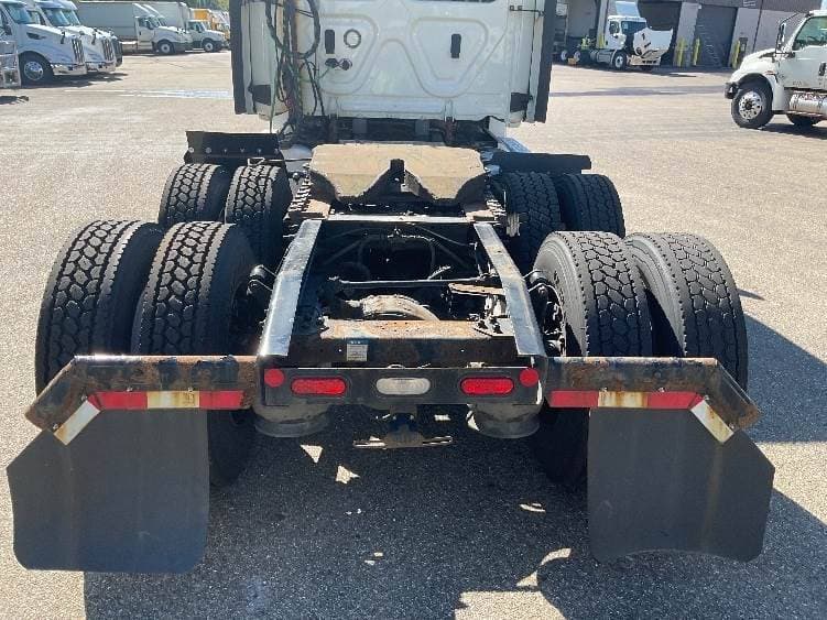 2021 Freightliner Cascadia image 10