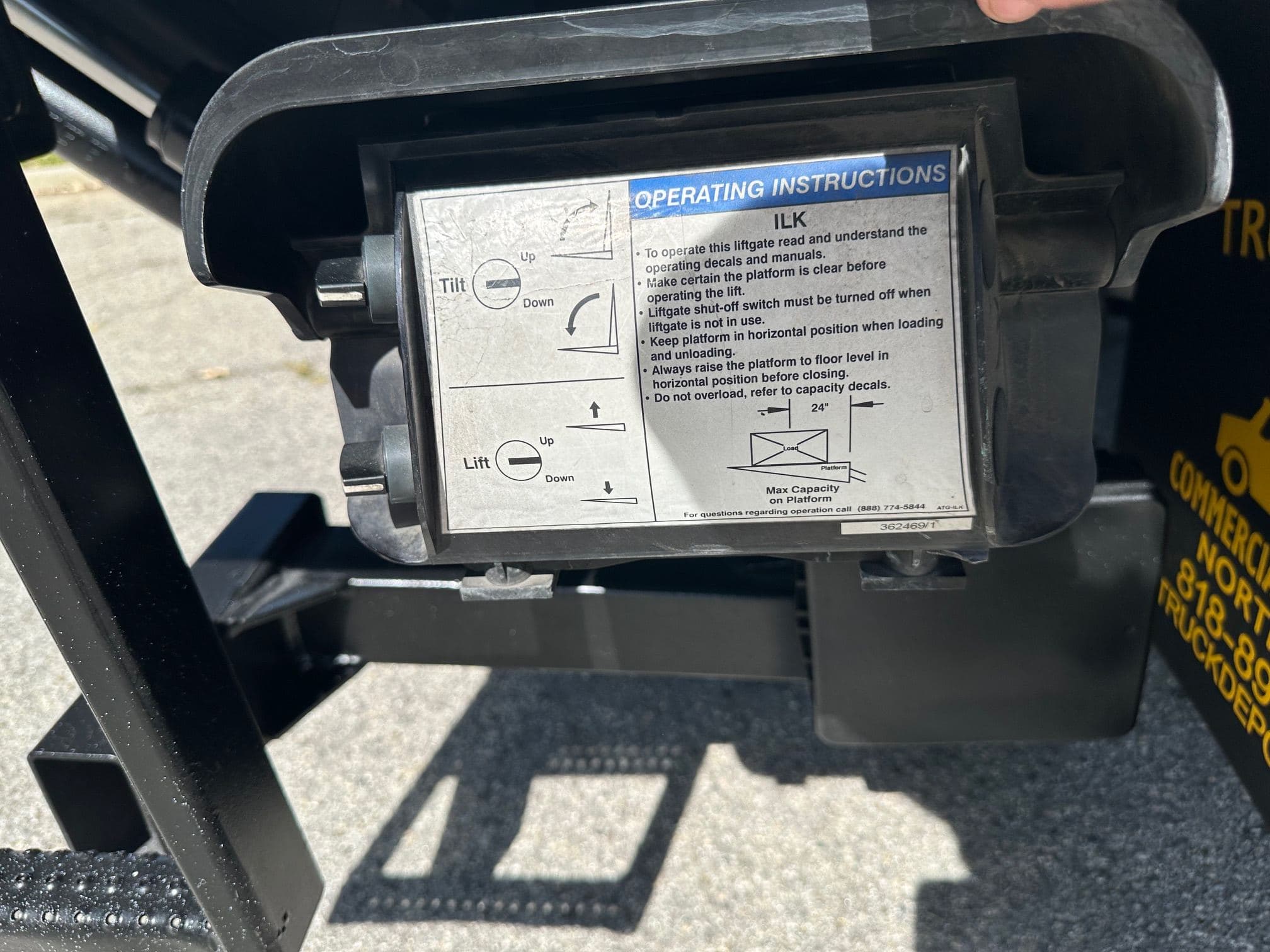 2016 Ford F-350 Reefer Box Truck with Liftgate image 13