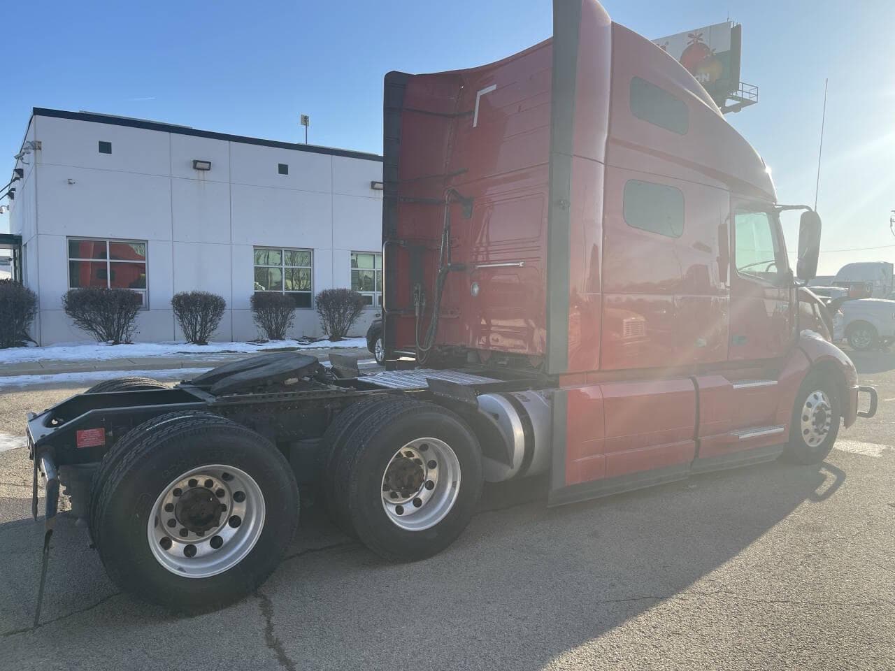 2022 Volvo VNL image 7