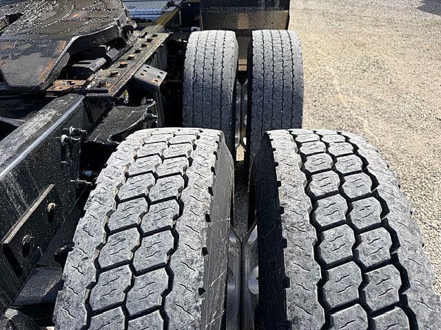 2022 Peterbilt 579 image 16