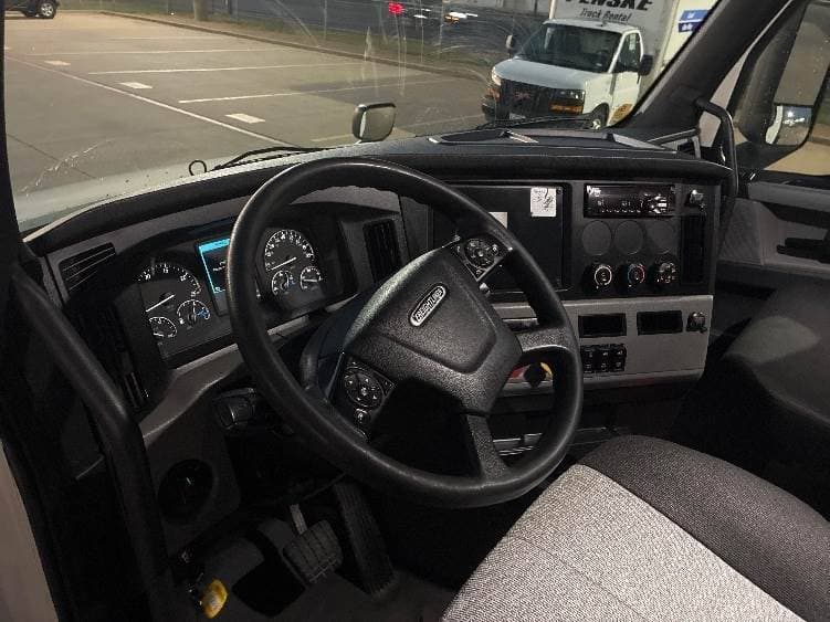 2018 Freightliner Cascadia image 6
