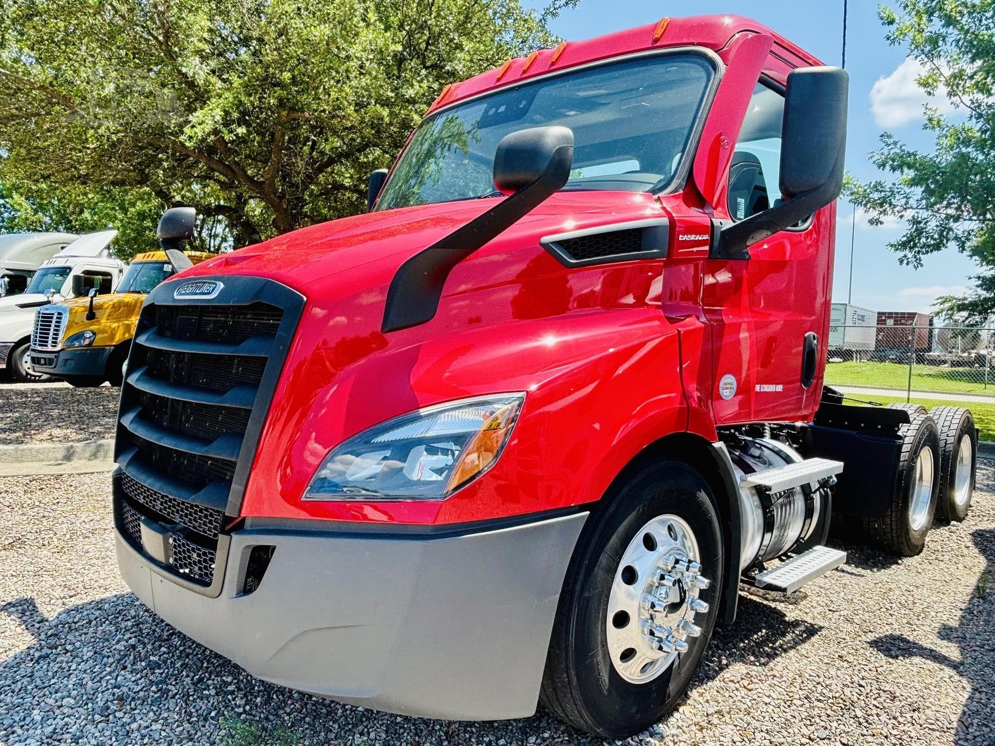 2021 Freightliner Cascadia 116 image 2