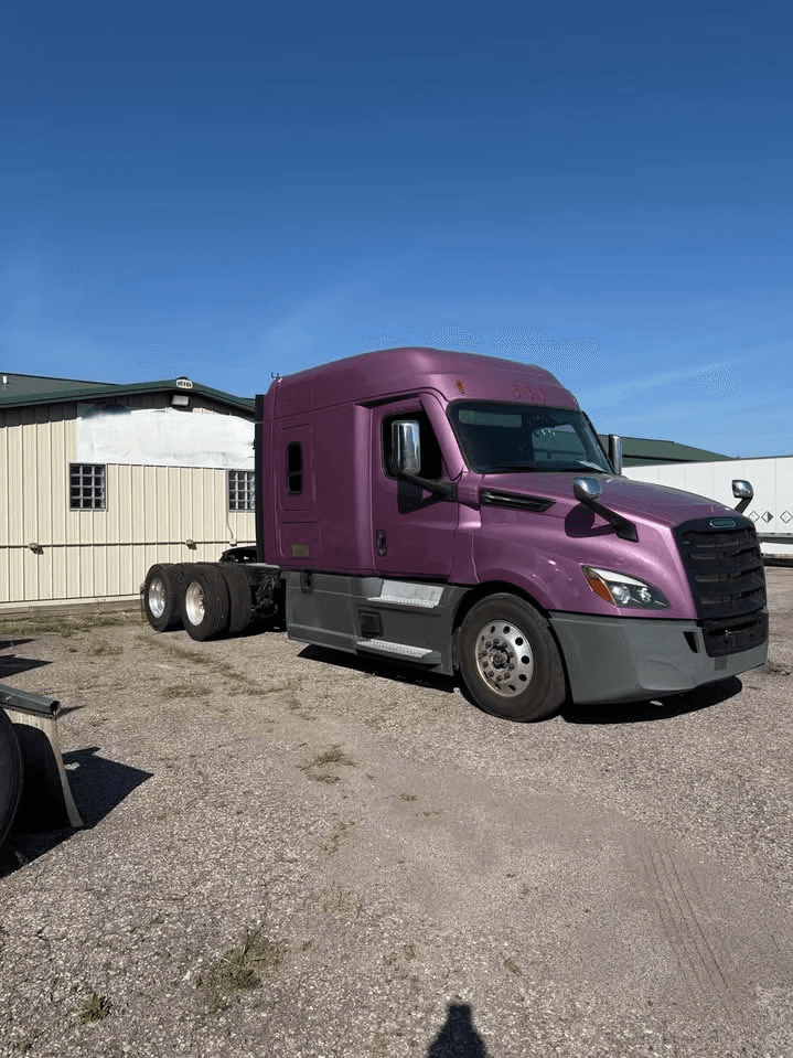 2022 Freightliner Cascadia image 3