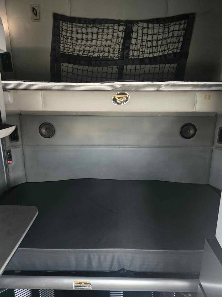 2019 Kenworth T680 image 6