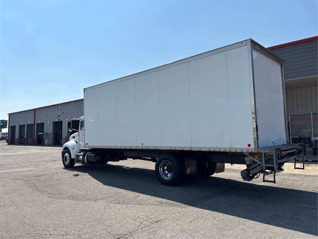2019 Peterbilt 337 image 4
