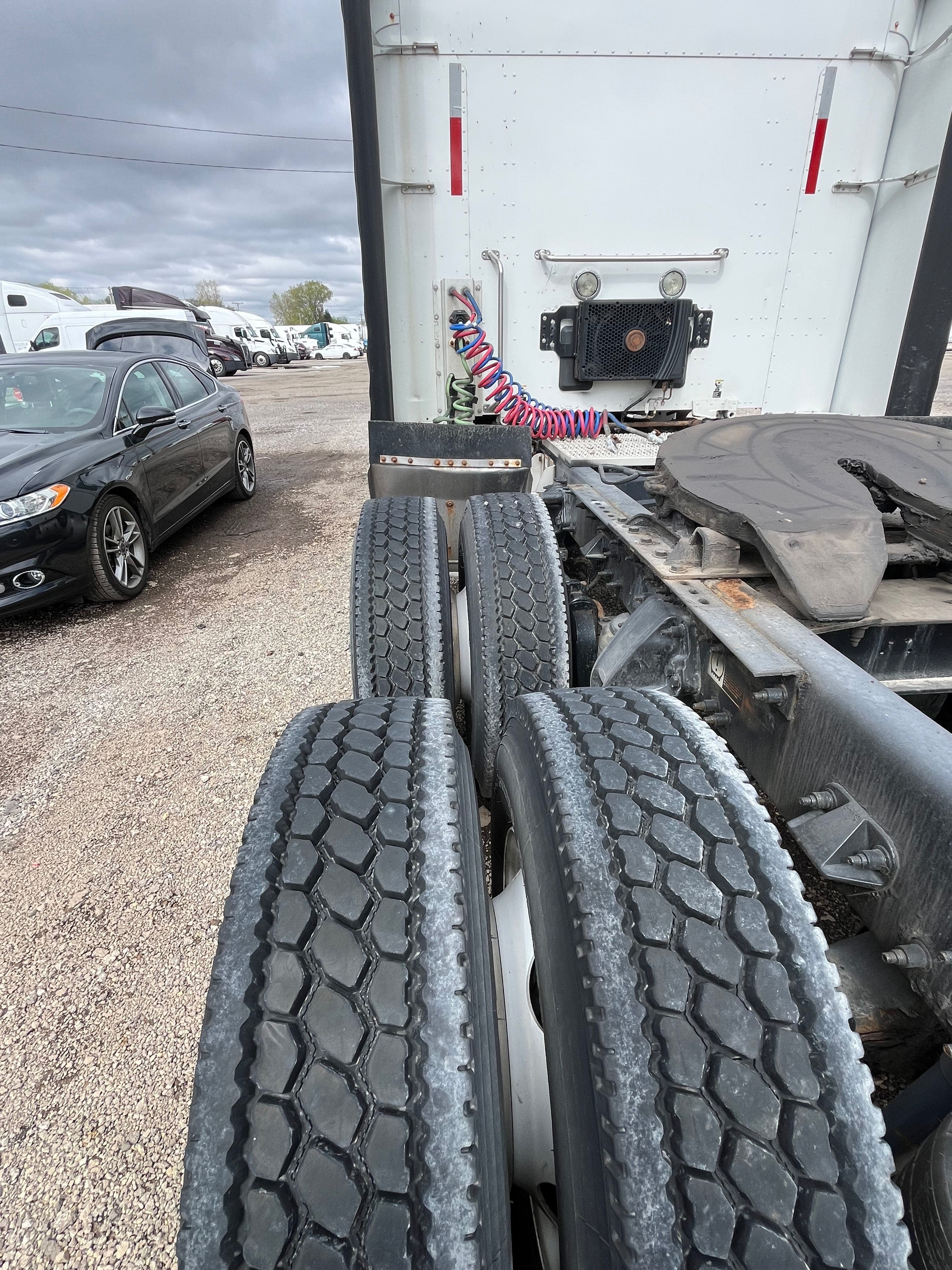 2016 Peterbilt 579 image 4