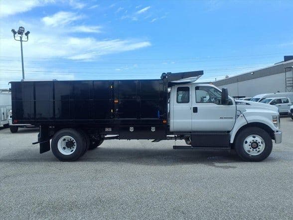 2026 Ford F750 SD image 3