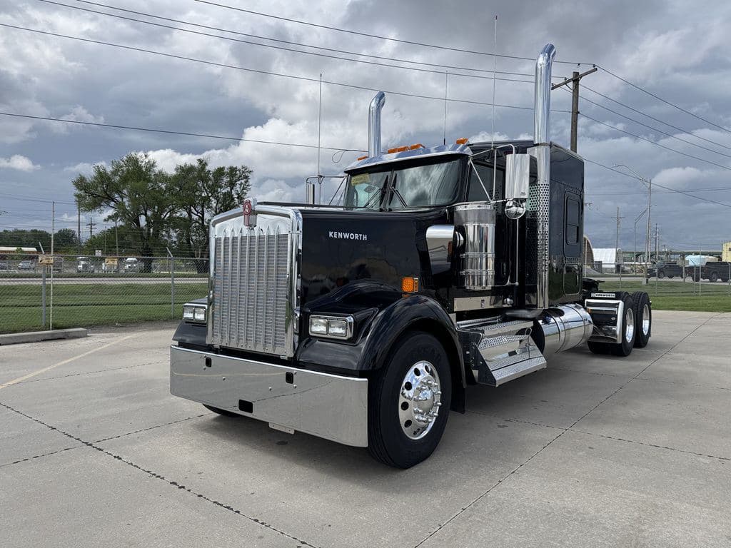 New 2027 KENWORTH W900L image 2