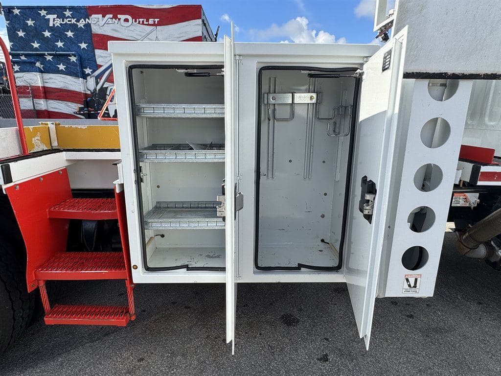2015 Freightliner M2-112 image 25