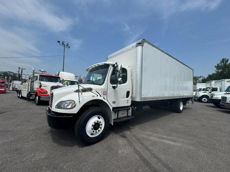 2018 Freightliner Cascadia 125 image 2