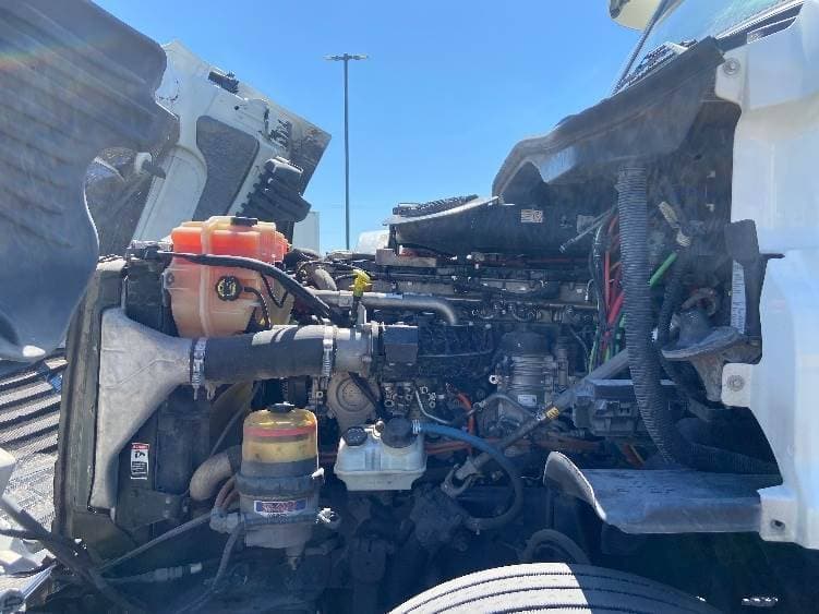 2018 Freightliner Cascadia image 2