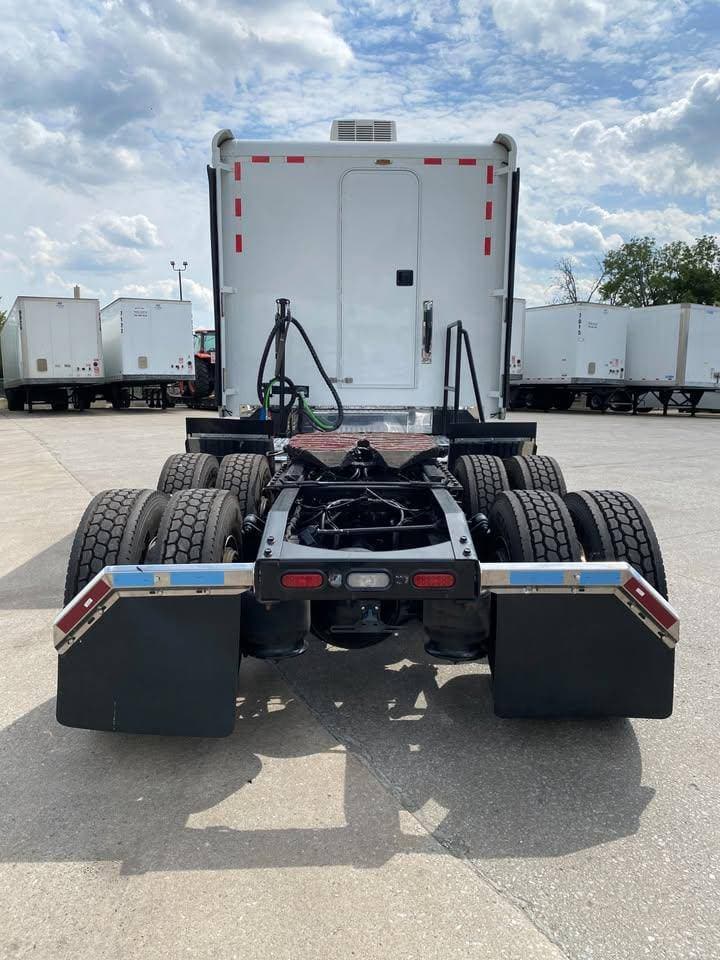 2022 Freightliner Cascadia image 4