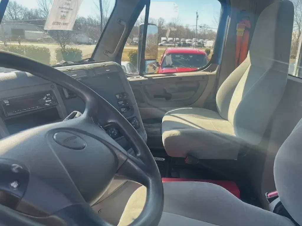 2019 Freightliner Cascadia 113 image 12