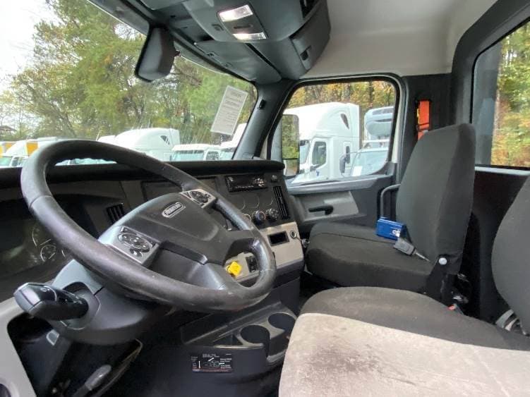 2019 Freightliner Cascadia 126 Day Cab Truck - 435HP, 12 Speed Automatic image 10